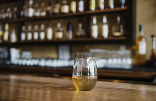 波旁威士忌是由51%以上玉米的混合谷物制成，并已提取不超过80%的酒精的威士忌。它没有最小成熟时间，但好波旁酒的陈年应该至少超过1年，并且在美国生产。由于由玉米酿造，波旁威士忌相较其他威士忌口味较甜。并且波旁酒除了蒸馏水外不应该加入任何其他香味。