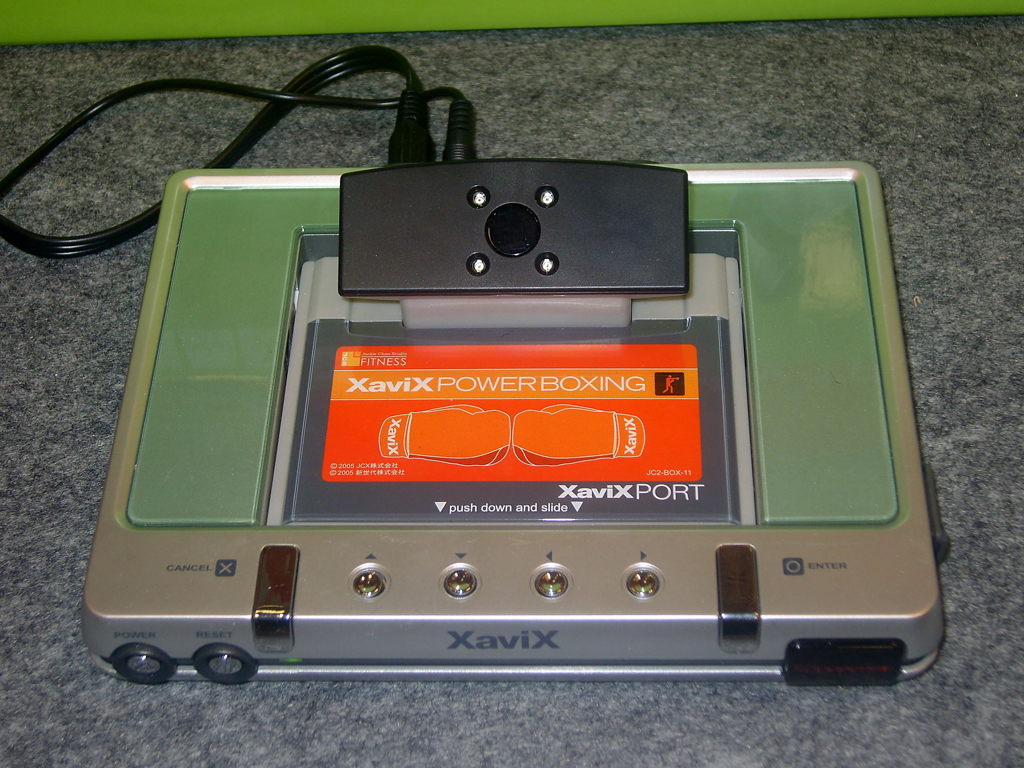 2004年推出的XaviXPORT可以说是第一款体感家用游戏机，采用无线遥控器进行控制，到那时由于当时技术的限制，只是一款16位游戏，不能显示3D图像，所以没有获得巨大的成功，不过开启了家用游戏机的先河，是的游戏机成为老少皆宜的产品。
