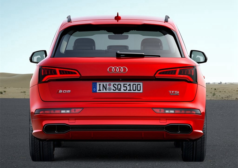 Audi SQ5 3.0 TFSI (2018)有大量的技术功能。 其中包括具有交通堵塞辅助的自适应巡航控制，速度低于40英里/小时，车道保持辅助，后横穿交通警报，停车辅助，以及具有自动紧急制动的行人检测。