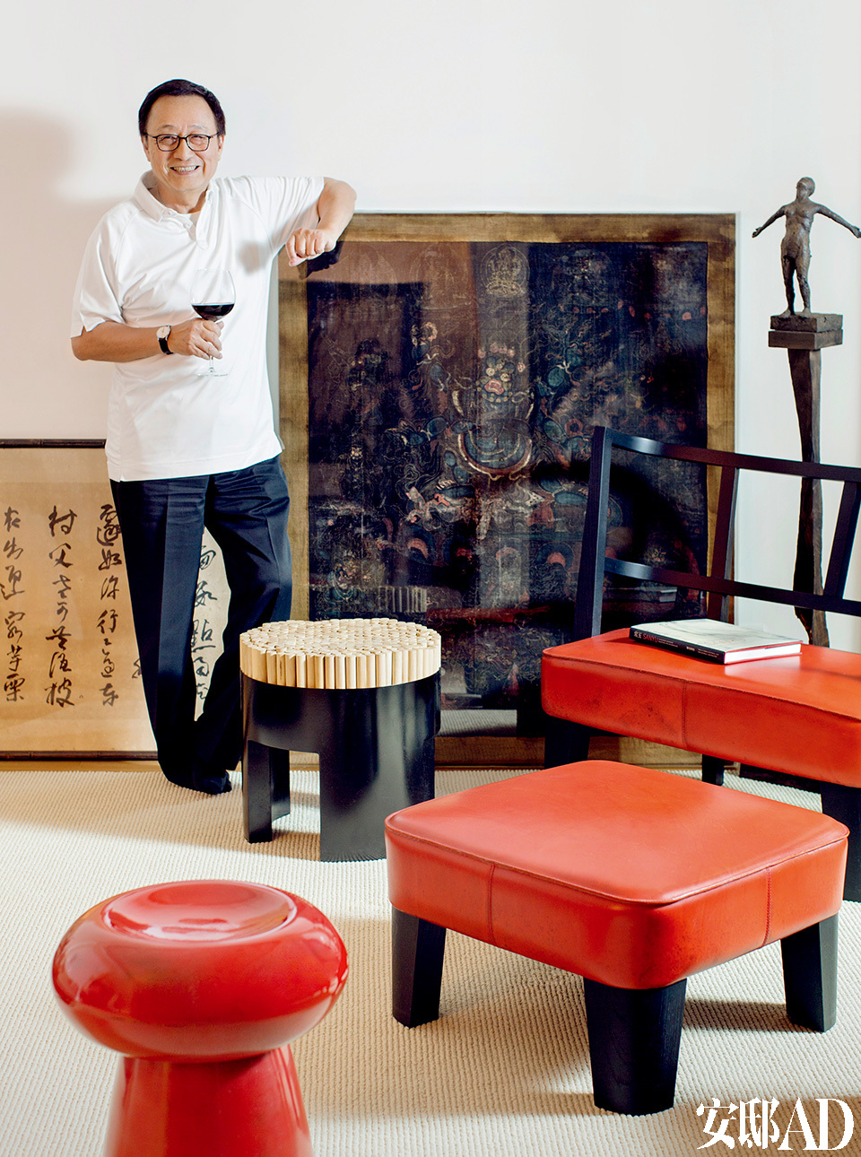 主人: 杜文正，台湾室内设计界资深专家，建筑大师汉宝德最得意的门生之一，也是台湾上流社会最喜爱的室内设计师，台湾标志性的豪宅项目“帝宝”即是他的作品。同时，他也是一位资深的艺术品及老家具收藏家，爱好广泛且深入，具有深厚的人文修养。因此他也被誉为“带有人文味道的新中式风格”代言人。