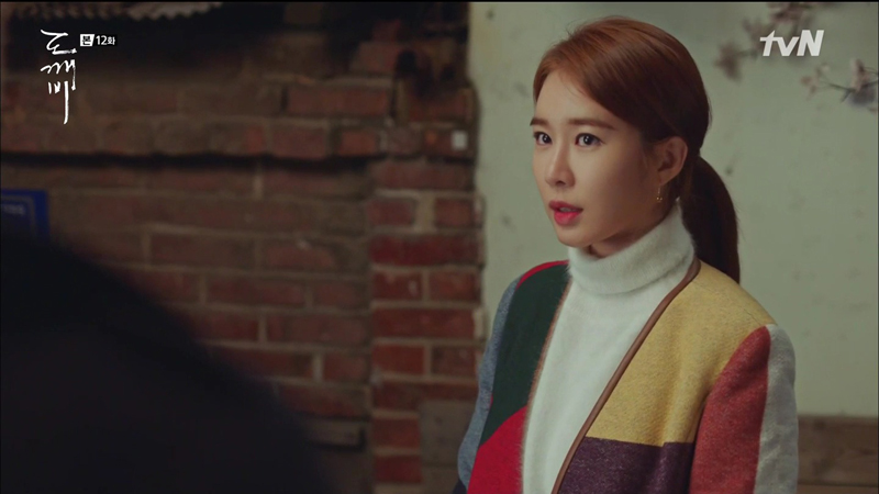 韩国知名女艺人innayoo刘仁娜身穿toryburch2016秋冬系列印花衬衫及