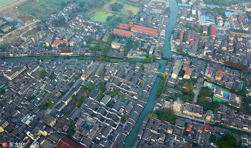 落日余辉映照 航拍南浔古镇宛如水墨画