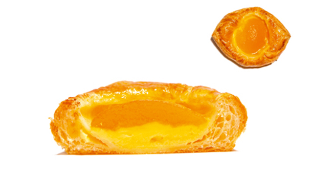 Danish fruit fresh甜杏丹麦典型的丹麦包，松脆的千层面包做成碟状，凹陷处可放置各种水果或蛋奶。