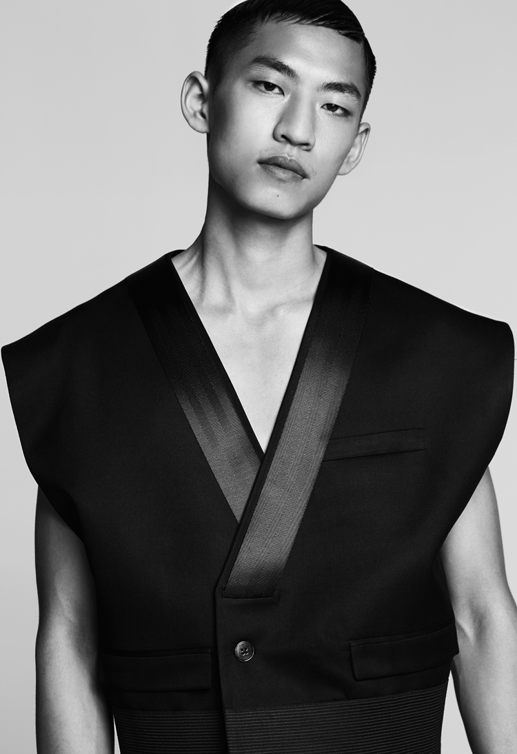 崔恩泽 大学毕业生 sean suen:这组造型整体风格比较硬,很多线条的