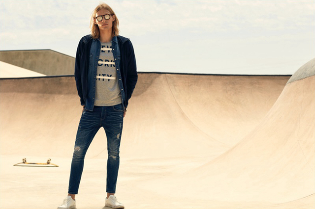 西班牙品牌Lefties推出了最新秋冬男装型录——Skate Republic系列。巴塞罗那顶级男模Ton Heukels来到滑板运动场地作为拍摄背景。自由女神像与NEW YORK CITY印花的T恤，有着青年向往自由的不羁态度。轻质夹克衫与破洞牛仔裤，运动范十足。