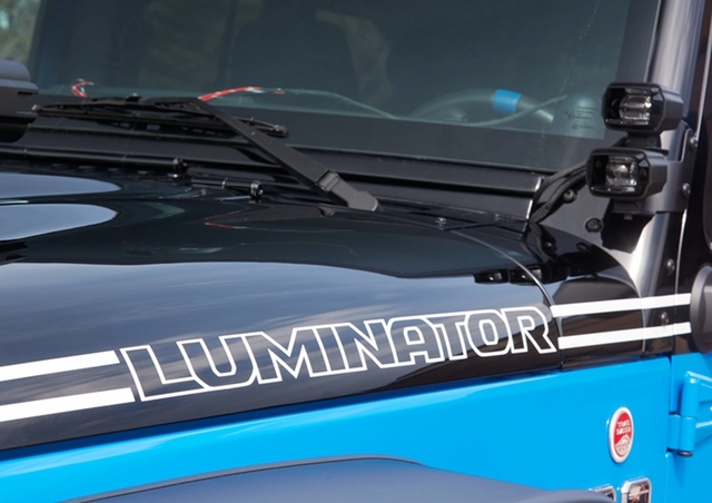 Jeep Luminator是这辆车的大名，在英文的含义中Luminator意为发光体，那么这辆车的特点就十分的显然易见了。