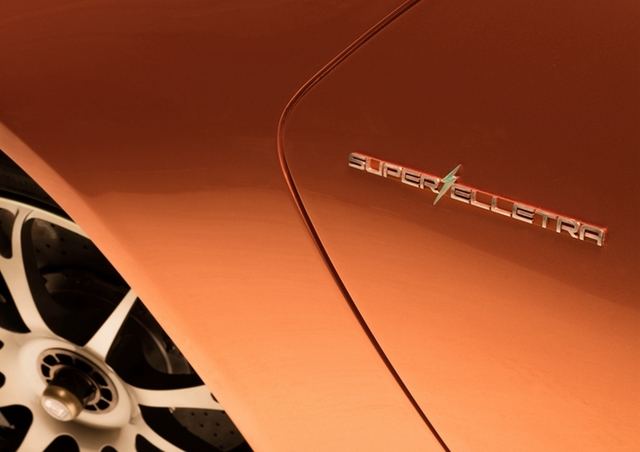 Artega是一个专门生产跑车的德国汽车品牌，早在2007年他们名下的Artega GT曾经轰动一时。而今天，一辆全新的Scalo Superelletra又即将惊艳众人的眼球。
