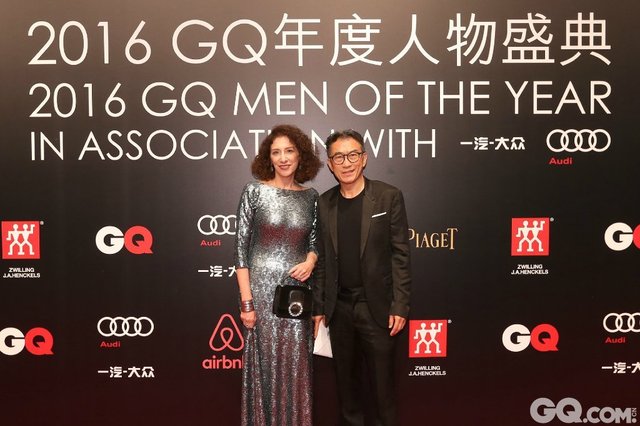 康泰纳仕中国总裁Liz Schimel与先生出席2016GQ年度人物盛典。