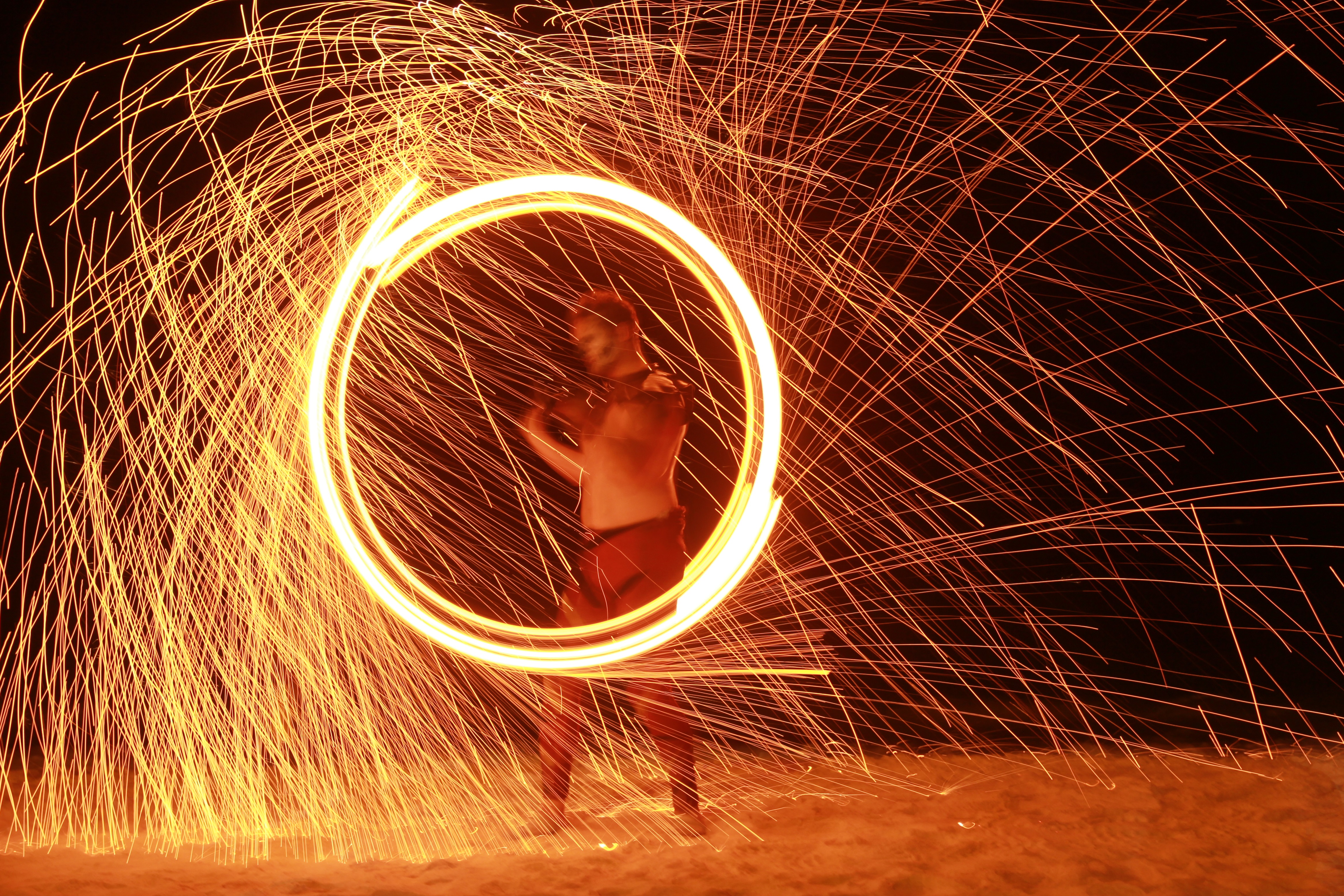 fire show 火舞"s"秀 -- 除了每天丰富多彩的康乐活动,这个假期,三亚