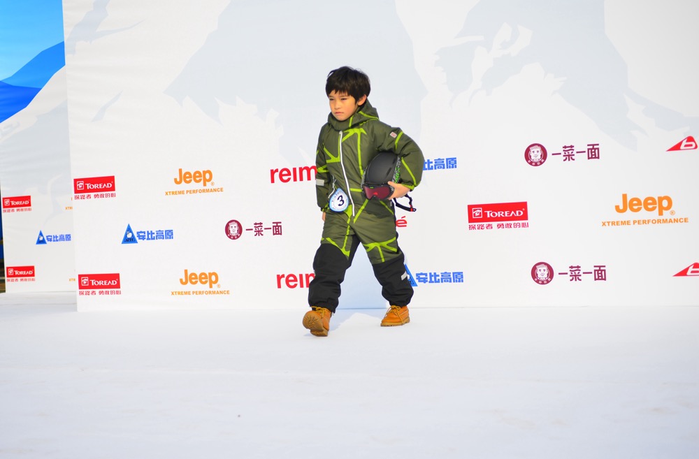 跨界时尚雪地秀 南山雪场十五周年启幕今冬滑雪季