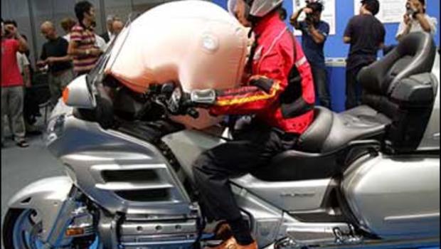 本田为摩托车制造了安全气囊，可以说是安全第一了