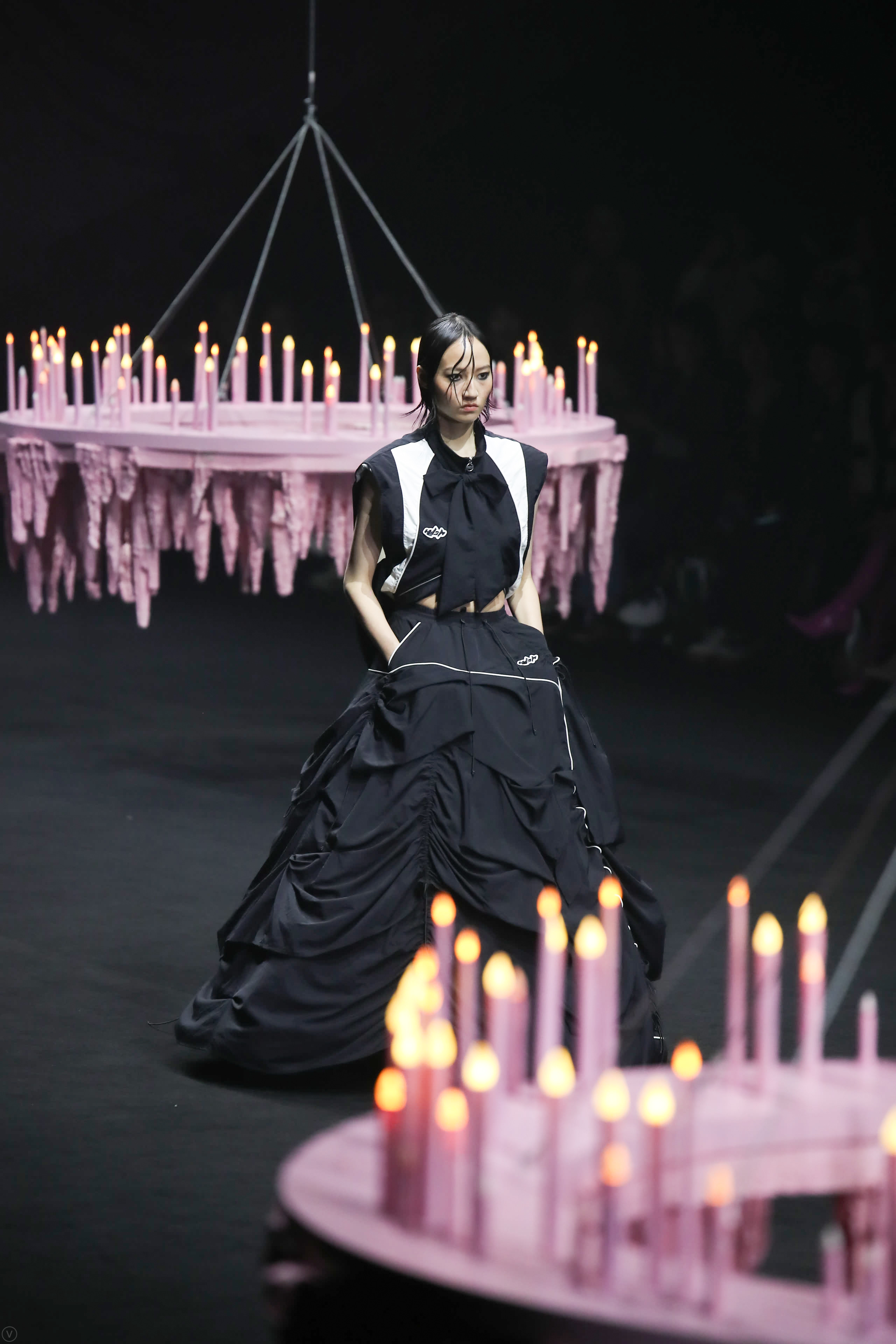 设计师品牌 HBEH 于上海时装周发布“Fall Into The Dream坠入梦境”2024春夏系列
