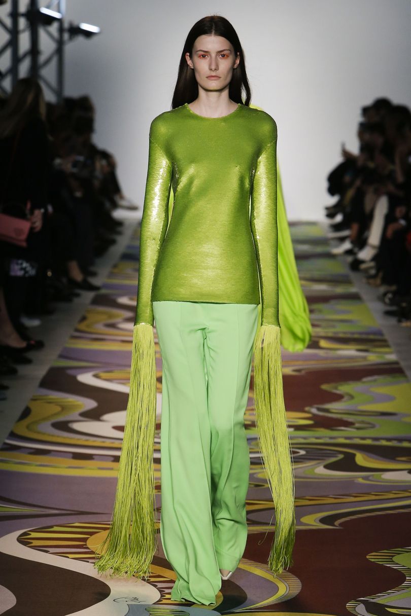 亮绿色!哇!危险警告标识的黄色!要亮瞎了,该拿出太阳眼镜来了!