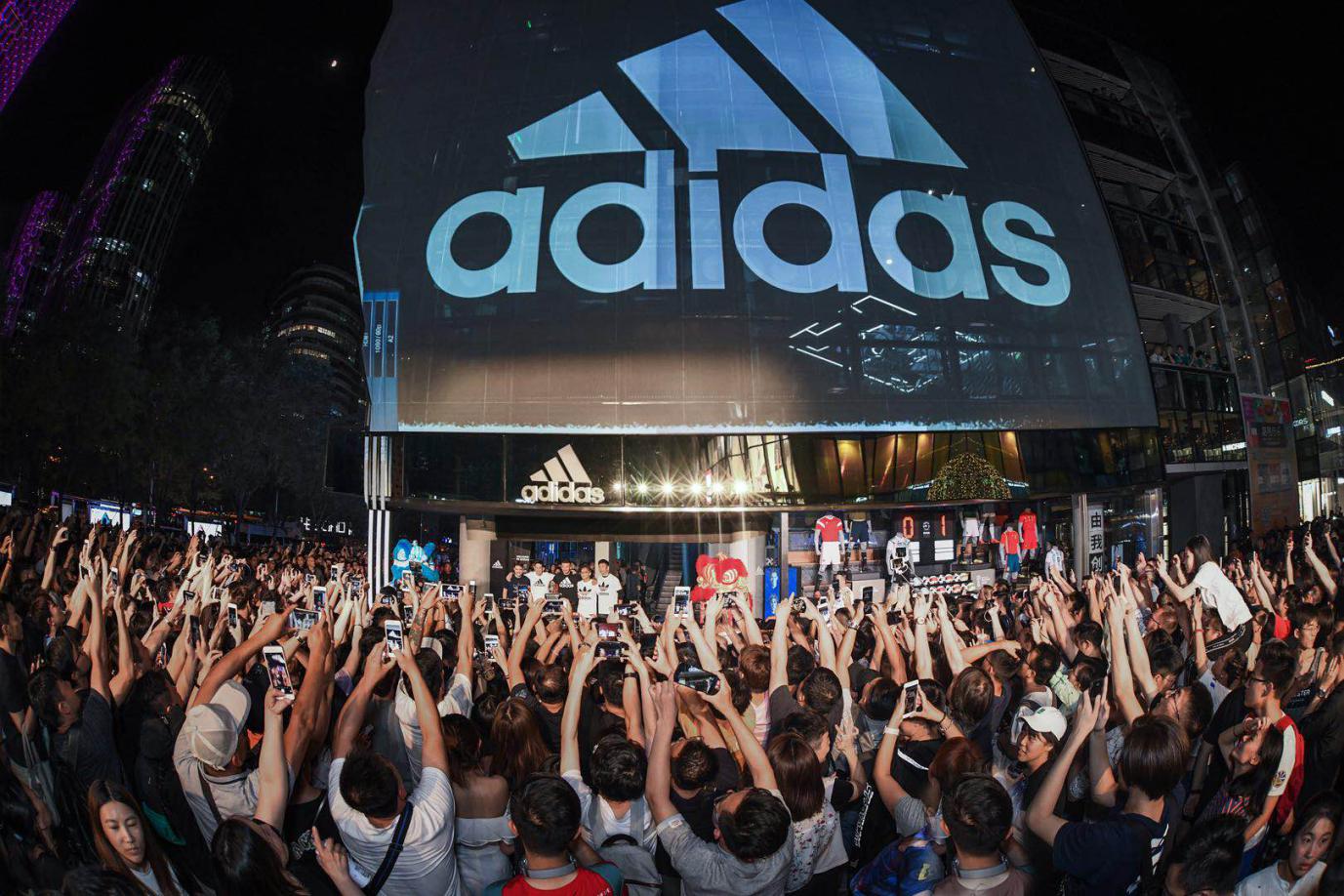 adidas三里屯图片