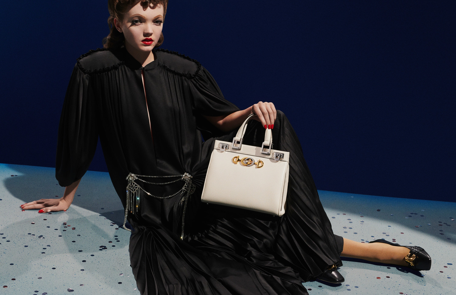 guccizumi系列手袋古驰的多元当代美学