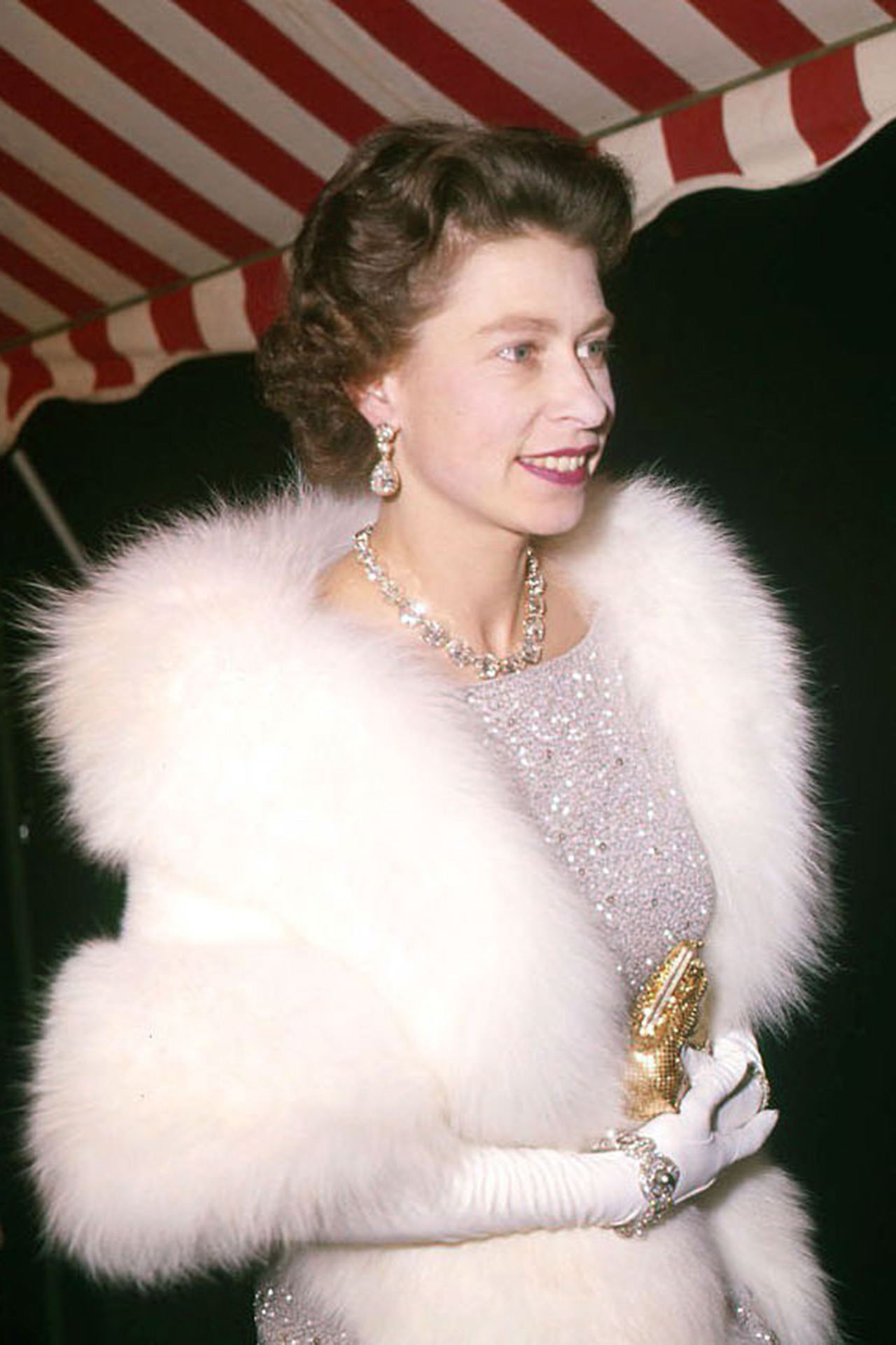 历史上的时尚女王！英国伊丽莎白一世的美学标准至今还在流行！_拉夫