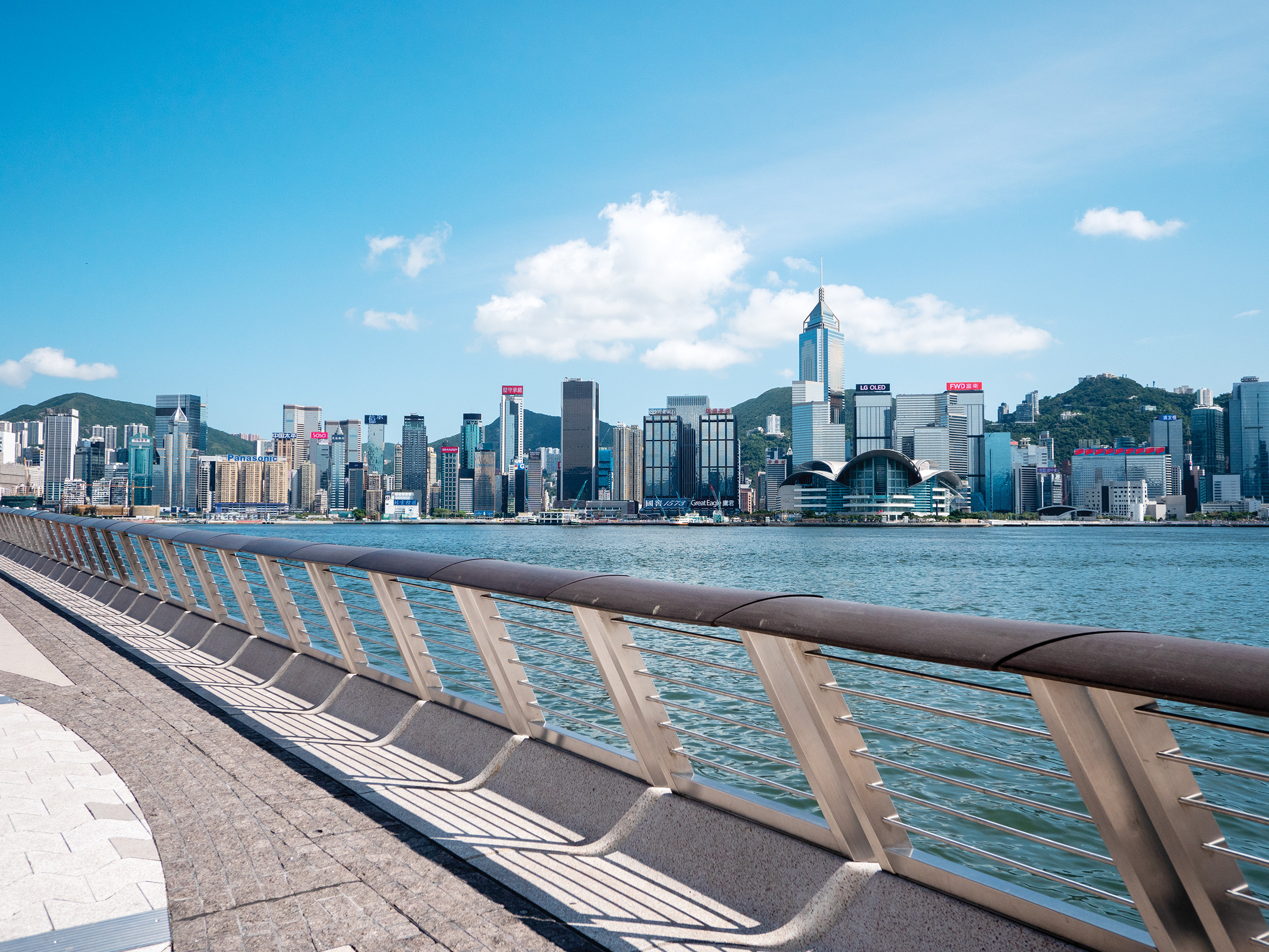 飞越天际线以全新视角俯瞰香港全景