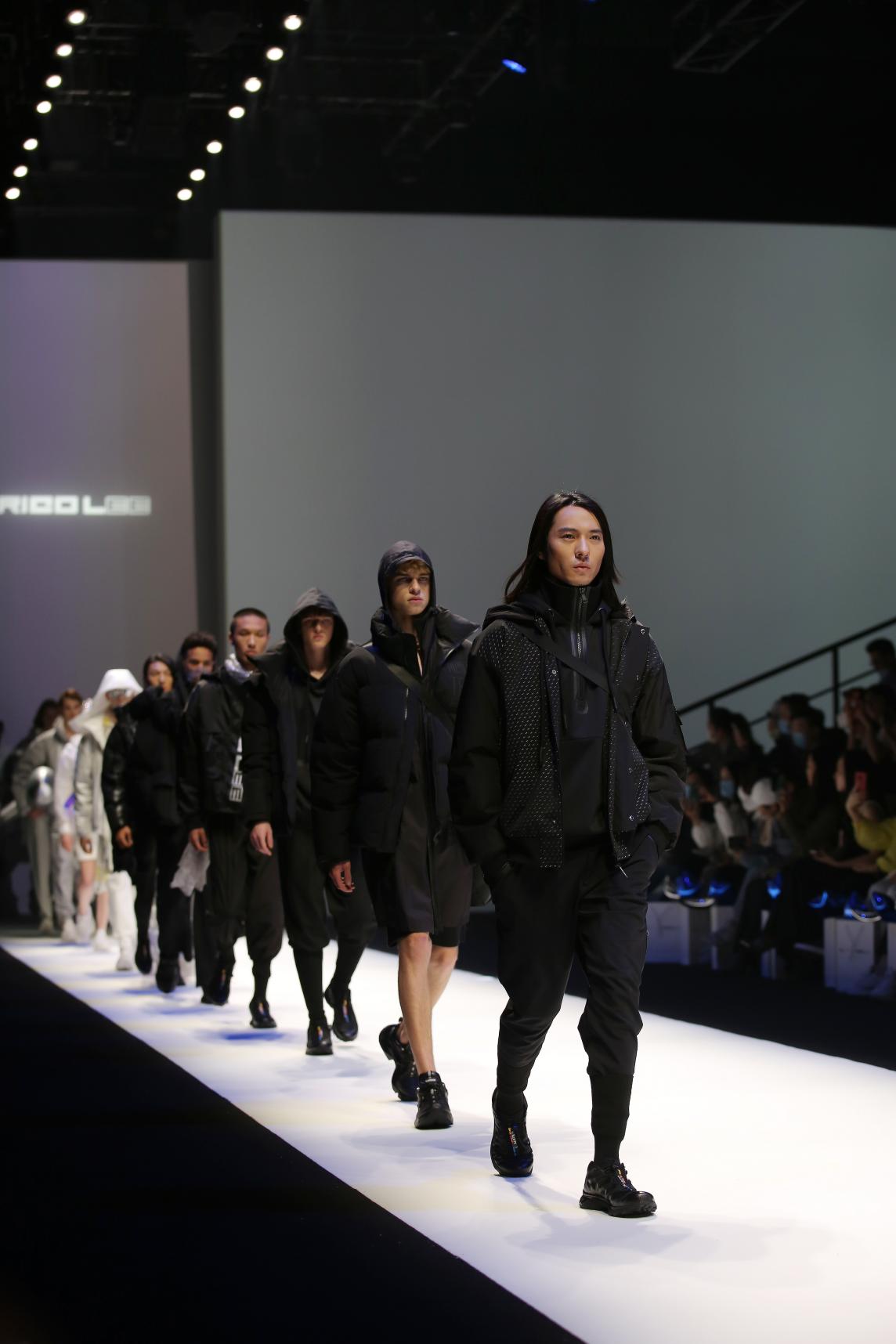 ricolee 品牌重磅亮相aw2021上海时装周,在人类与太空之间构建星辰