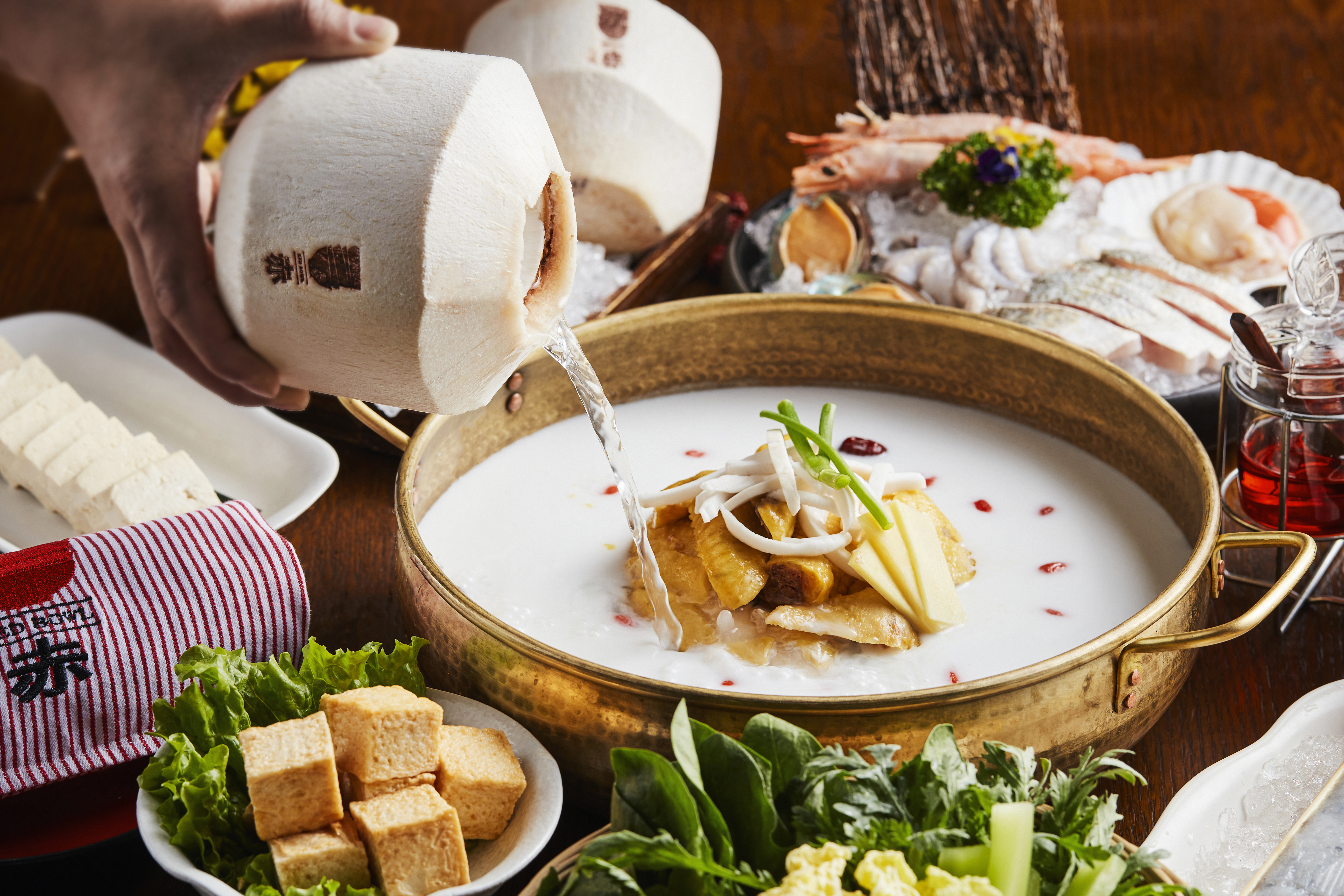 北京瑰丽酒店赤·时尚火锅餐厅-夏日椰子鸡火锅