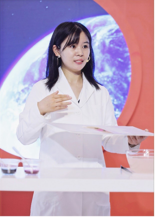 展望绿色洗衣洁净未来在发布会现场,汰渍品牌代言人蔡徐坤参与到畅想