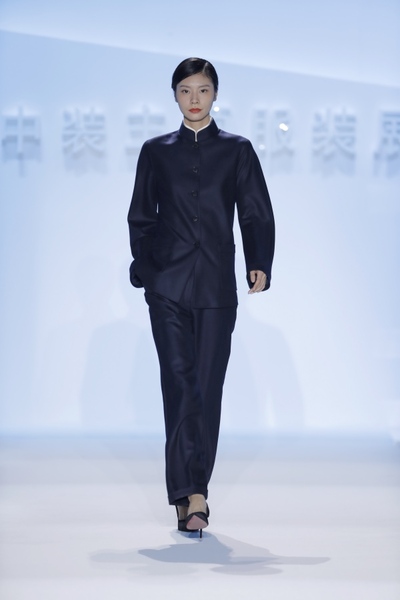 衣以载道 新中装主题服装展演于北京举行