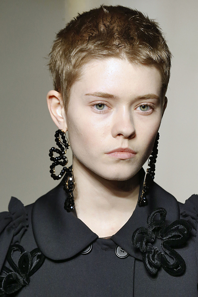 短发来袭14款惊艳2019秋冬时装秀的发型