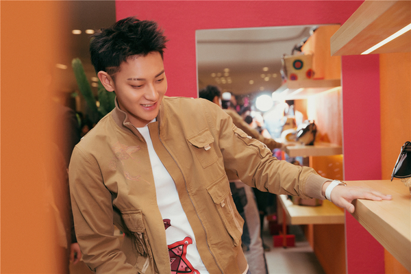 loewe罗意威paulas ibiza限时店盛大开幕